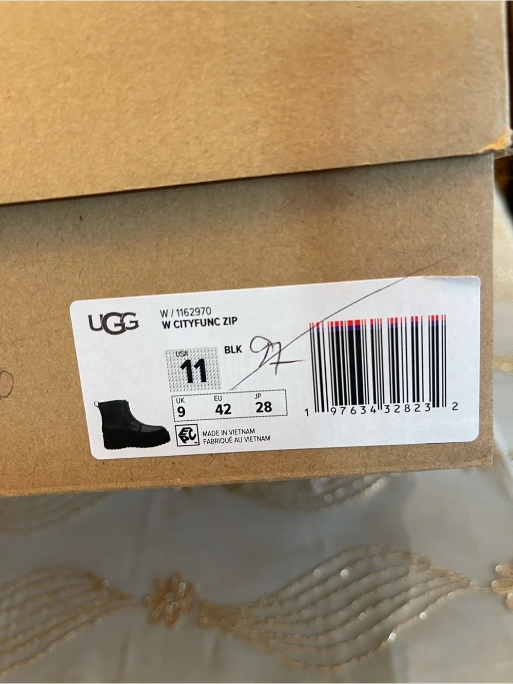 UGG exposed zips